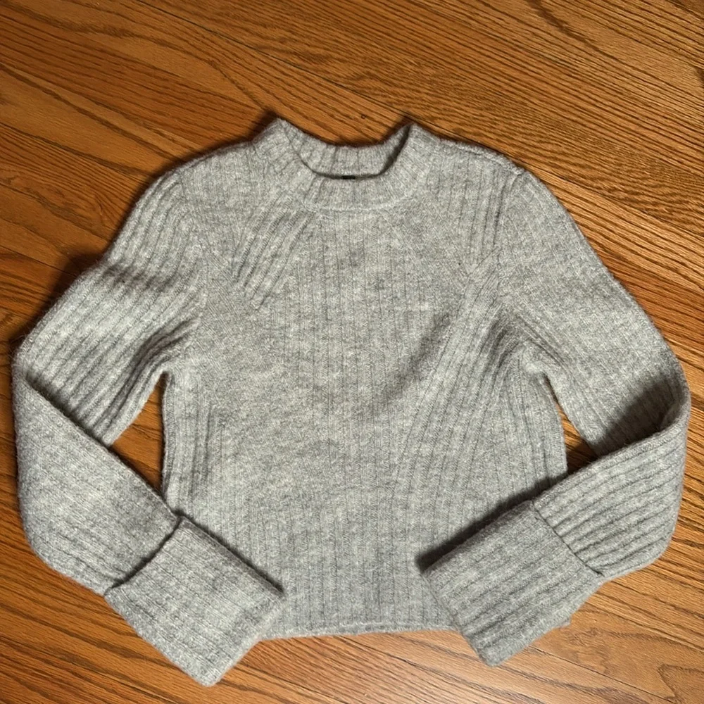 H + M Divided Knit Grey short long sleeve cable Sweater Sz XS